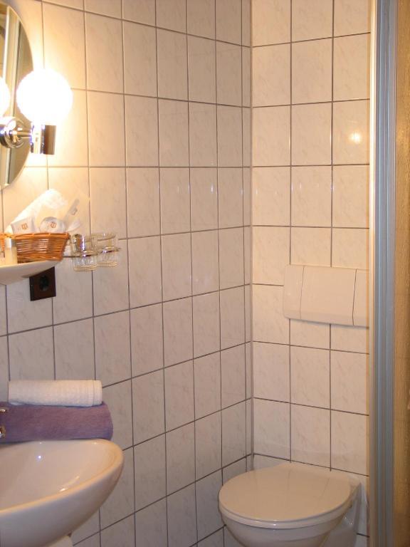Restaurant Landgasthof Zum Wiesengrund Newel Pokoj fotografie