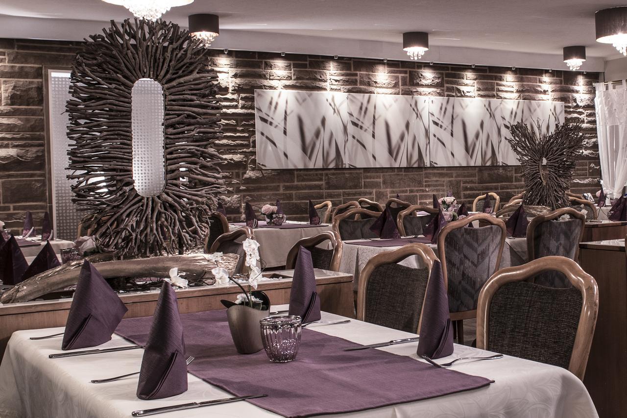 Restaurant Landgasthof Zum Wiesengrund Newel Exteriér fotografie